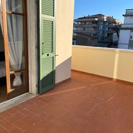 Accogliente Camera Singola Con Balcone A 500 Mt Dal Mare Marina Di Carrara Ngoại thất bức ảnh