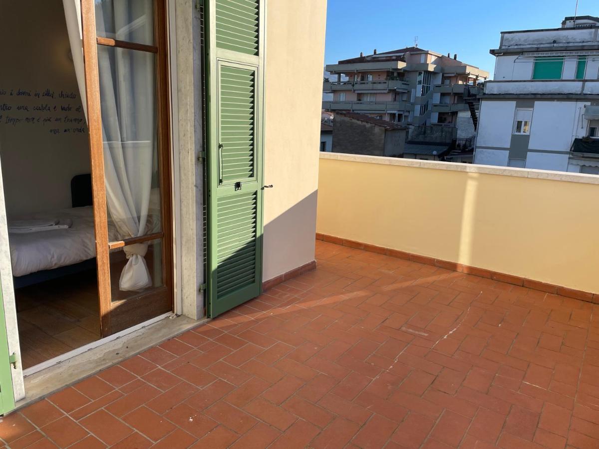 Accogliente Camera Singola Con Balcone A 500 Mt Dal Mare Marina Di Carrara Ngoại thất bức ảnh